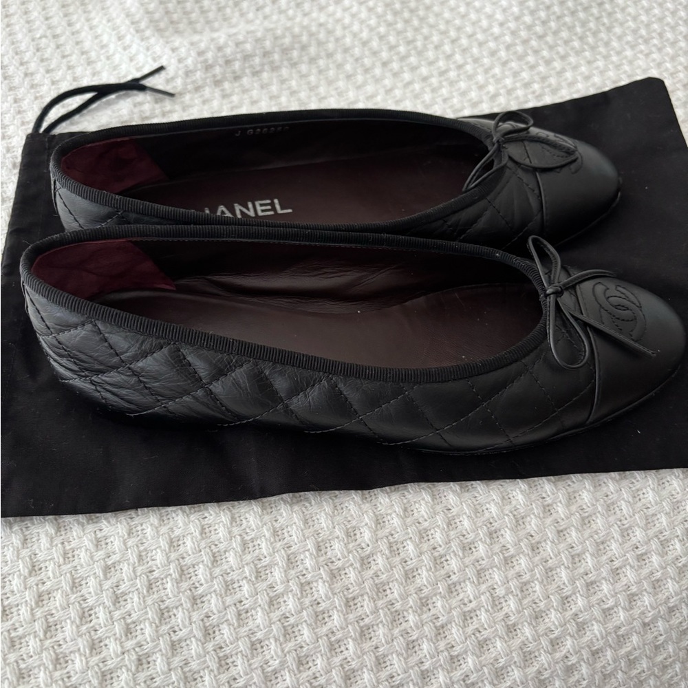 CHANEL Black Leather Quilted Ballet Flats - Picture 3 of 7